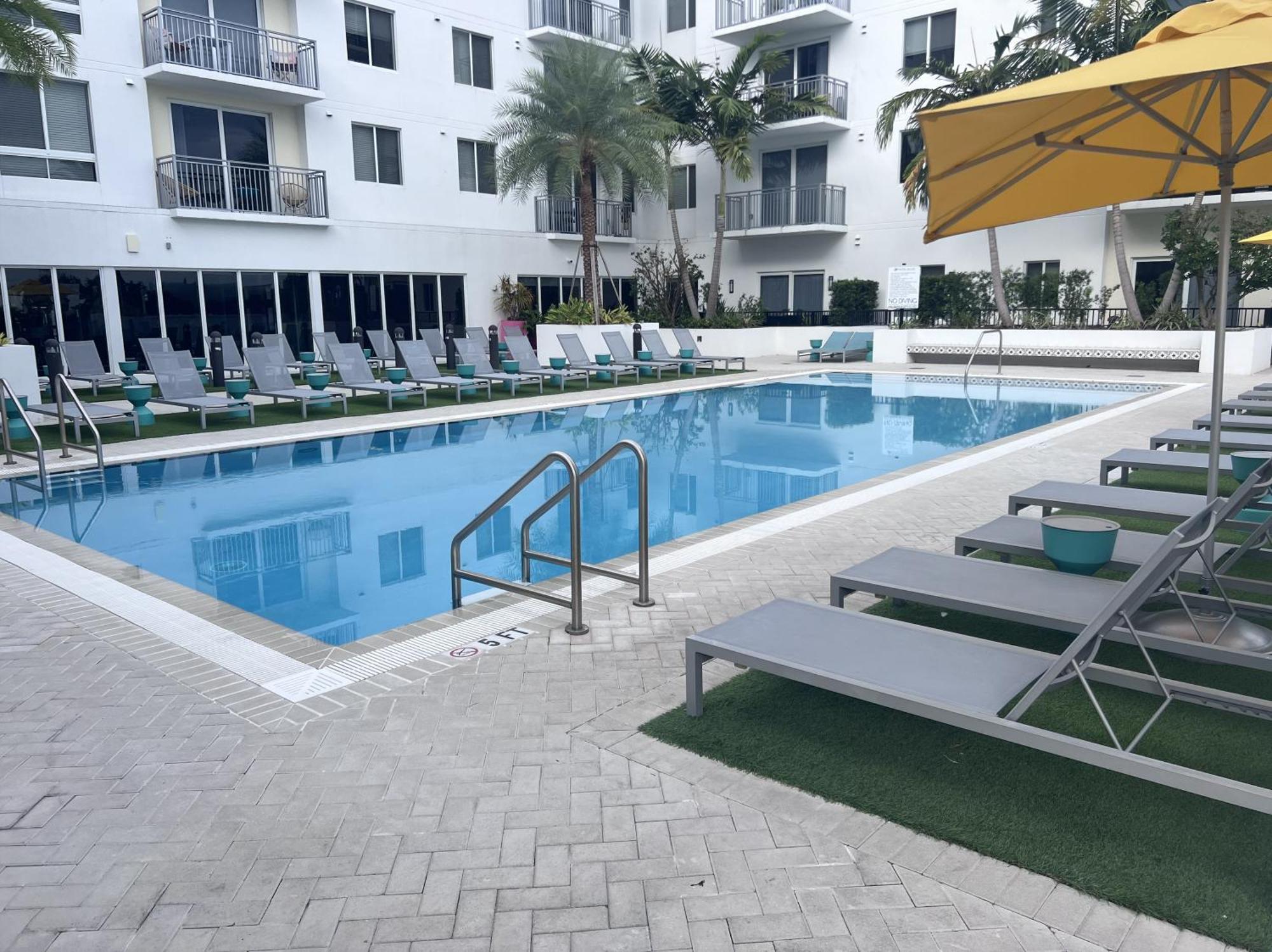 Master Bed Room In Calle Ocho マイアミ エクステリア 写真