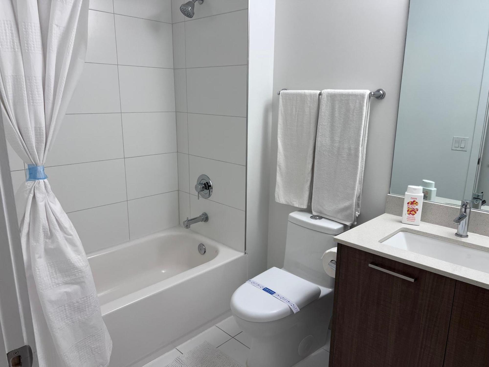 Master Bed Room In Calle Ocho マイアミ エクステリア 写真