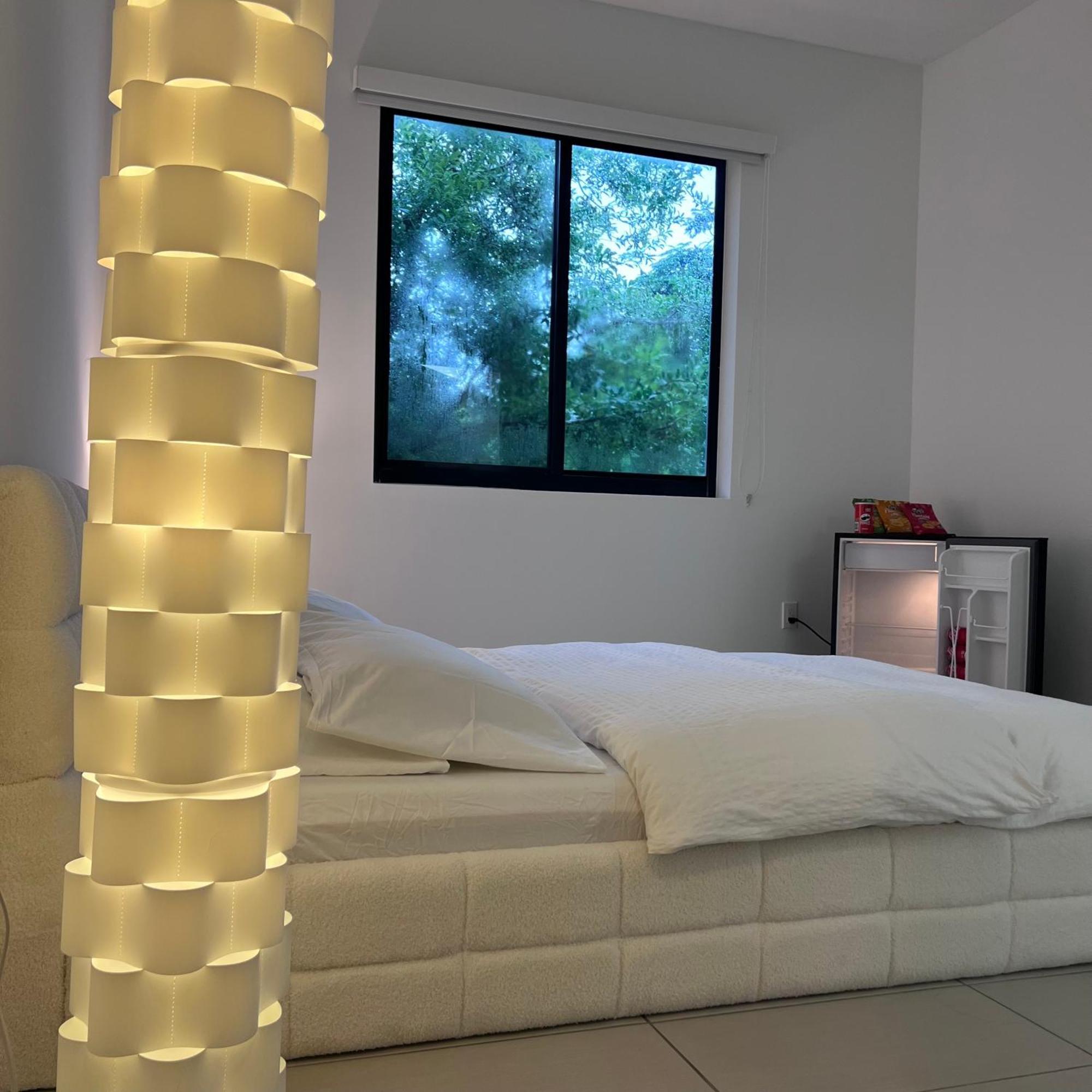 Master Bed Room In Calle Ocho マイアミ エクステリア 写真