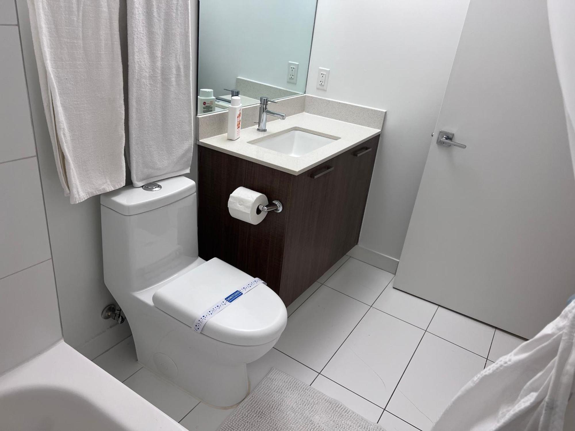 Master Bed Room In Calle Ocho マイアミ エクステリア 写真