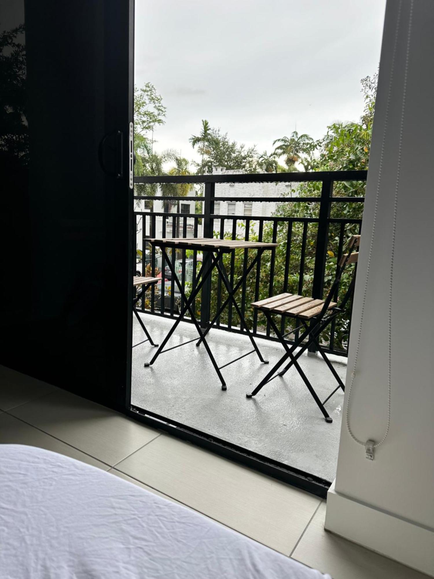 Master Bed Room In Calle Ocho マイアミ エクステリア 写真